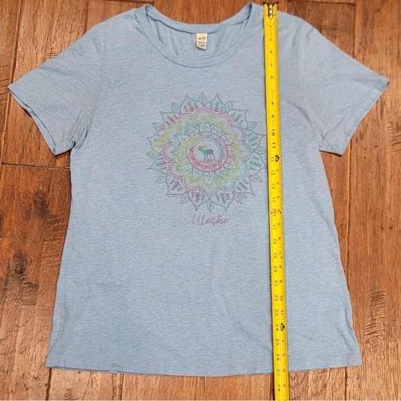 XL Women's Light Blue Alaska Graphic Tee - Picture 6 of 10